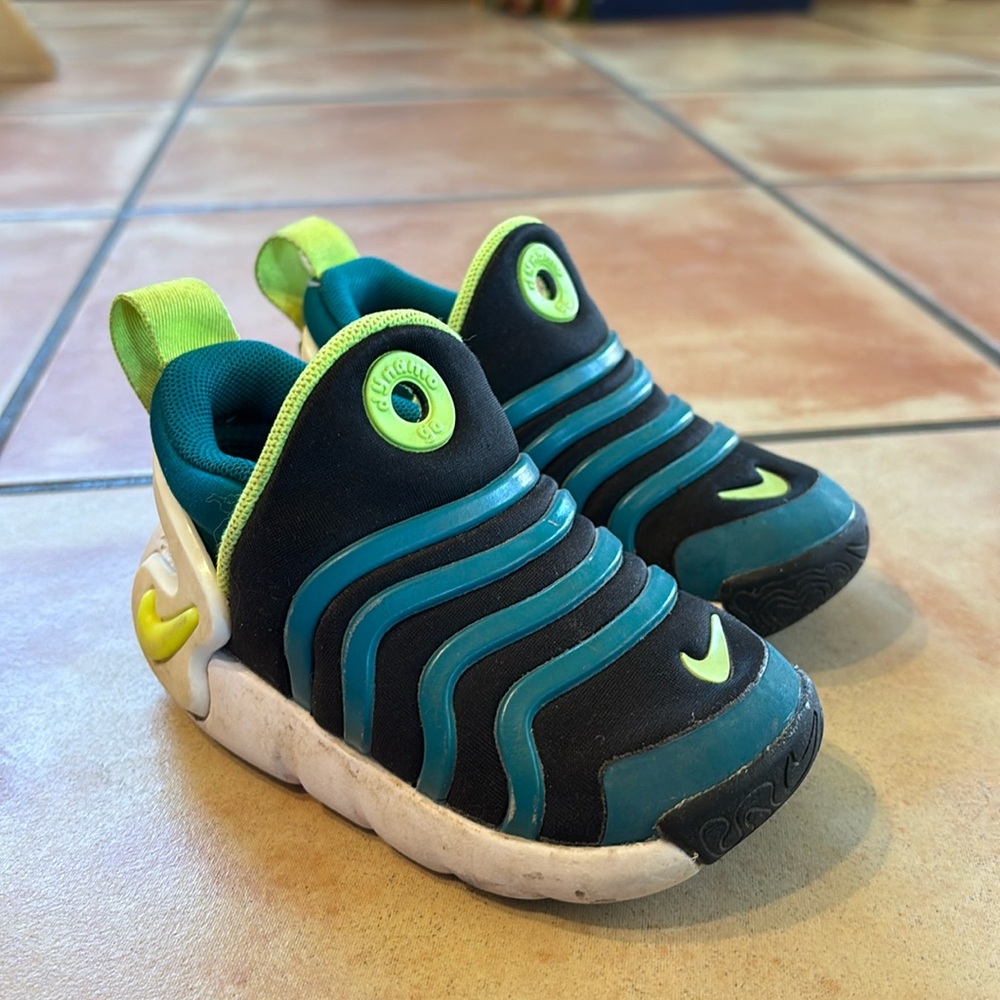 Nike toddler dynamo